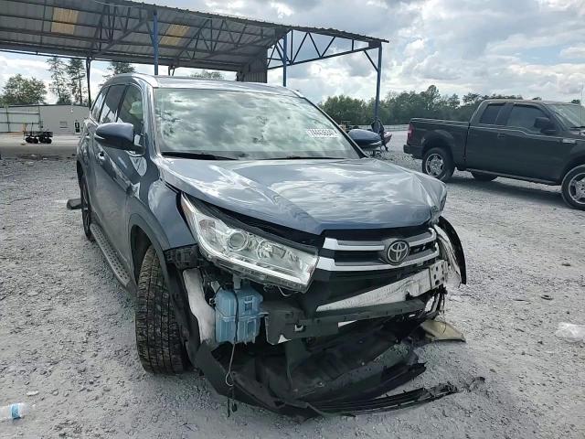 5TDKZRFH5KS329907 2019 Toyota Highlander Se