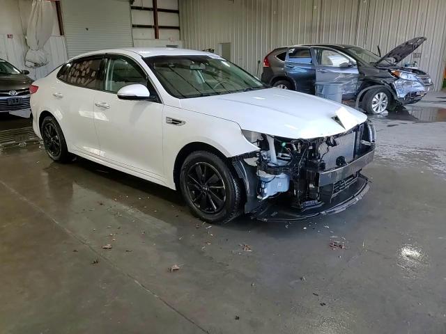 5XXGT4L3XHG159623 2017 Kia Optima Lx