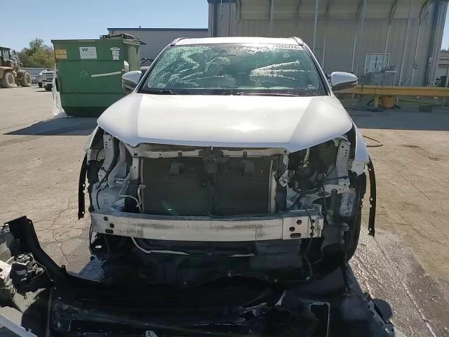 5TDKZRFH8KS558176 2019 Toyota Highlander Se