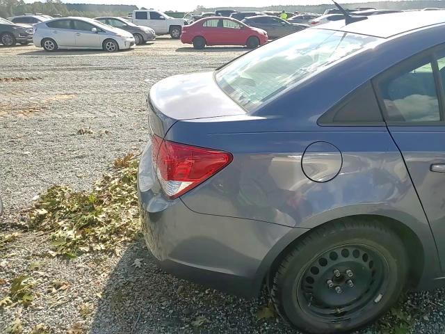 2013 Chevrolet Cruze - Image 13