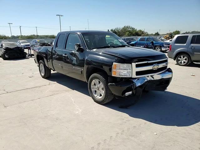 2007 Chevrolet Silverado - Image 11