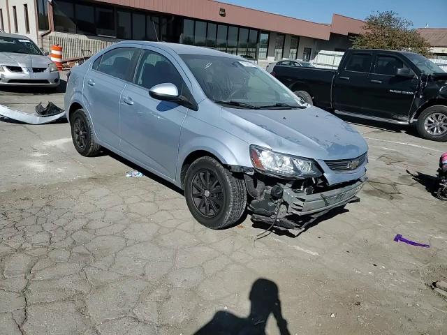 1G1JD5SHXJ4112543 2018 Chevrolet Sonic Lt