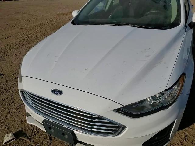 3FA6P0HD0KR183678 2019 Ford Fusion Se