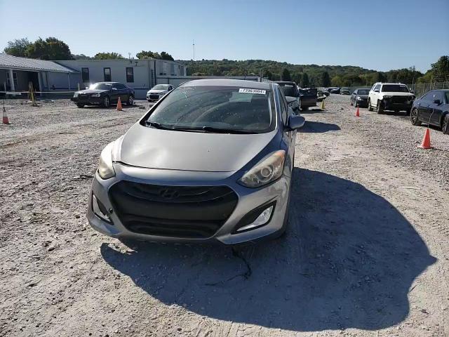 2015 Hyundai Elantra - Image 11