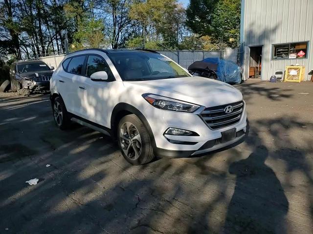 KM8J3CA24JU790843 2018 Hyundai Tucson Value