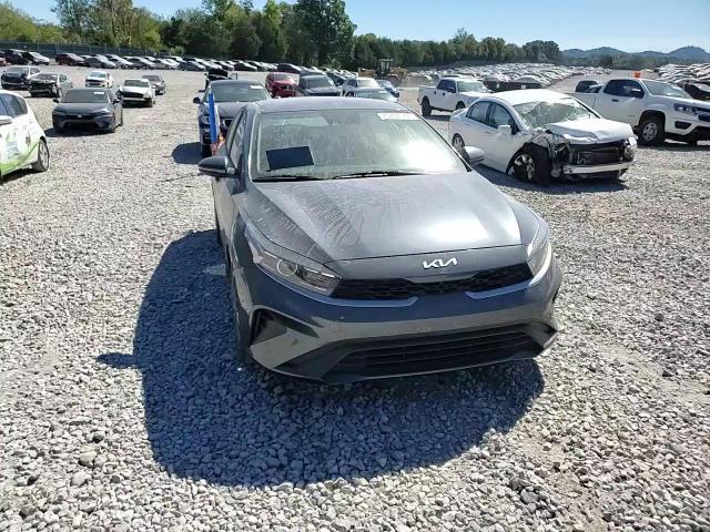 2023 Kia Forte - Image 11