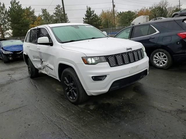 2017 Jeep Grand Cherokee - Image 11