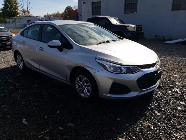 2019 Chevrolet Cruze - Image 14