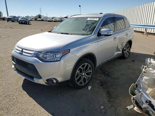 2015 Mitsubishi Outlander - Image 12