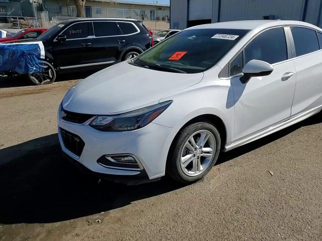 2018 Chevrolet Cruze - Image 13