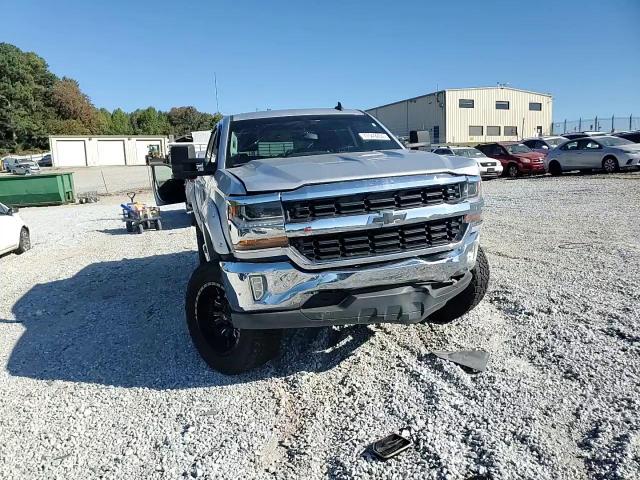 2017 Chevrolet Silverado - Image 11