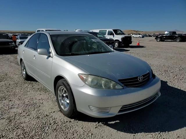 2005 Toyota Camry - Image 11