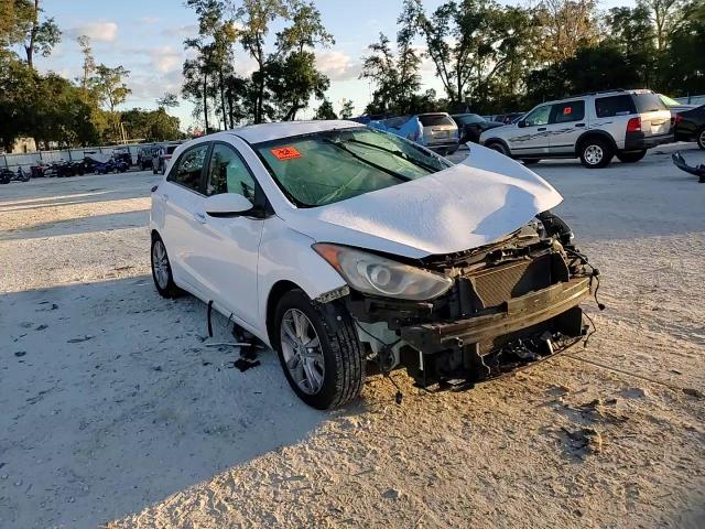 2013 Hyundai Elantra - Image 11