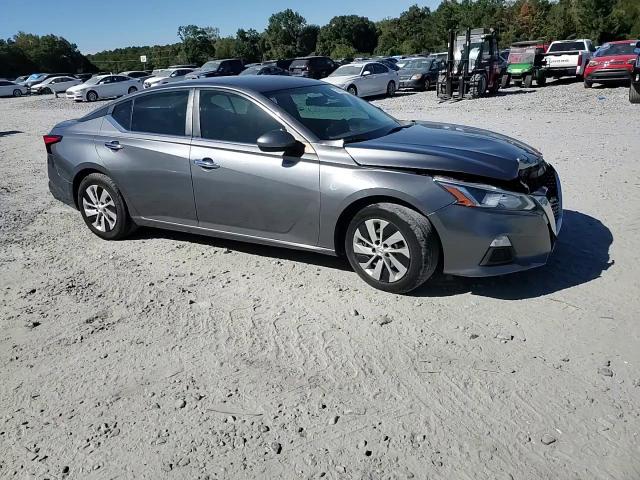 2019 Nissan Altima - Image 13