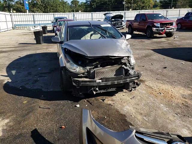 2016 Hyundai Elantra - Image 10