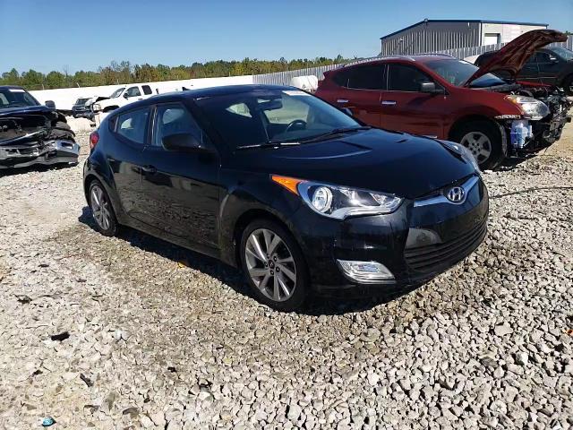 2017 Hyundai Veloster - Image 13