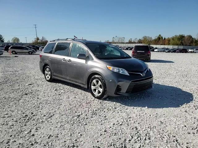 2018 Toyota Sienna - Image 14
