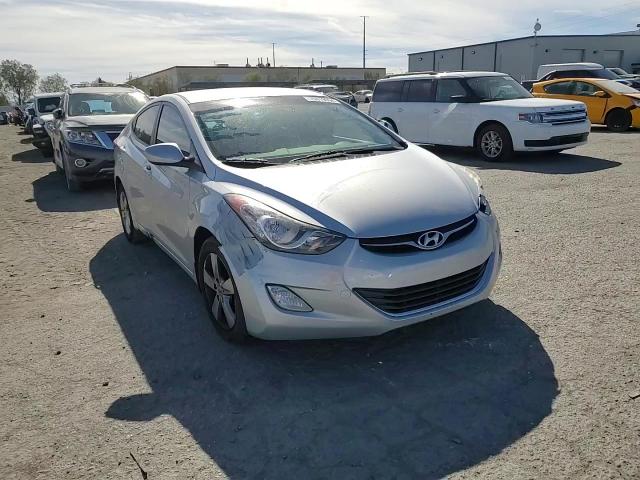 2013 Hyundai Elantra - Image 10