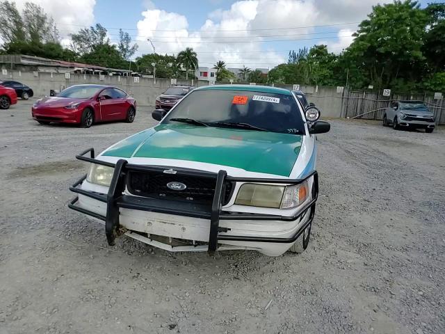 2011 Ford Crown Victoria - Image 10