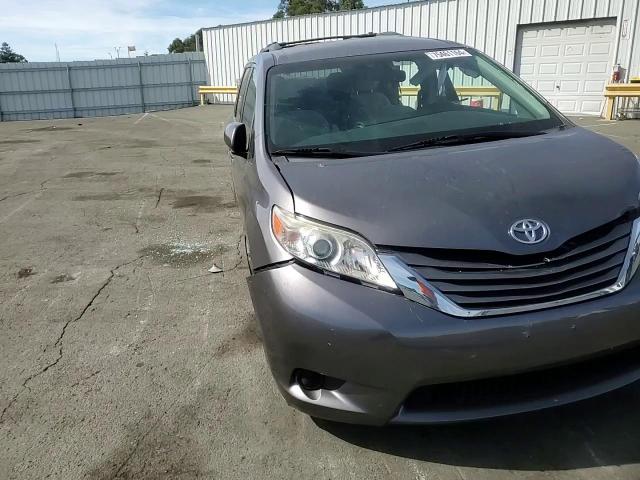 2017 Toyota Sienna Le VIN: 5TDKZ3DCXHS875745 Lot: 75461164