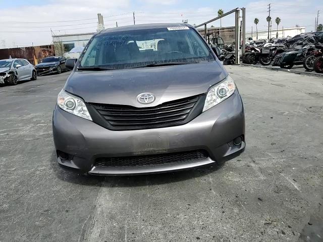 2016 Toyota Sienna - Image 12