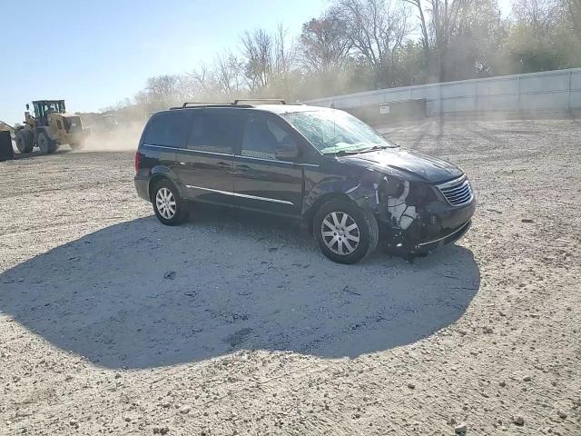 2014 Chrysler Town & Country - Image 14