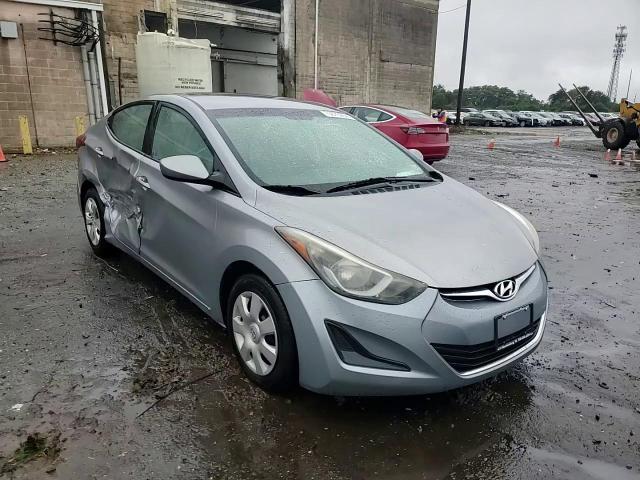 5NPDH4AE0GH676053 2016 Hyundai Elantra Se