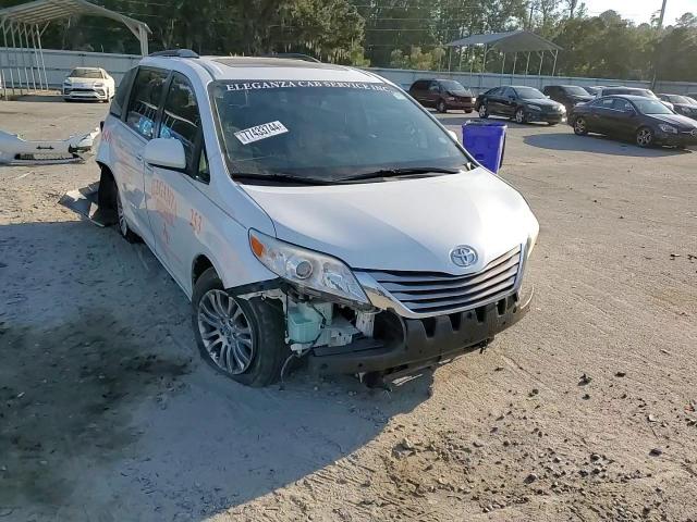 2016 Toyota Sienna - Image 11