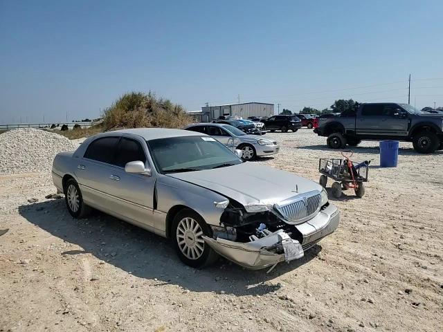 2005 Lincoln Town Car Signature VIN: 1LNHM81W55Y645921 Lot: 74830774