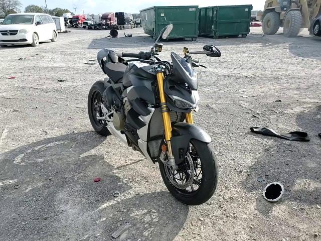 2022 Ducati Streetfighter V4 VIN: ZDMFAKNW2NB008343 Lot: 74504354