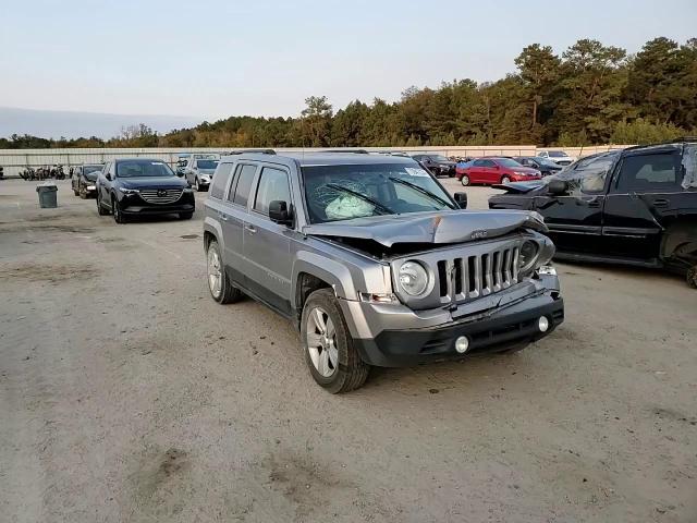 2016 Jeep Liberty (Patriot) - Image 12