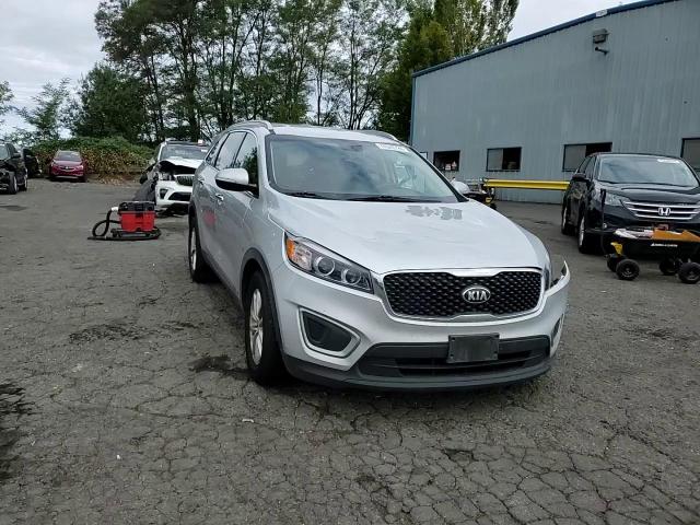 5XYPGDA57JG371700 2018 Kia Sorento Lx