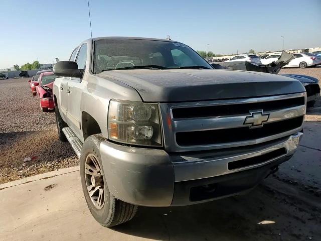 2009 Chevrolet Silverado - Image 11