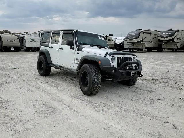 2016 Jeep Wrangler - Image 12