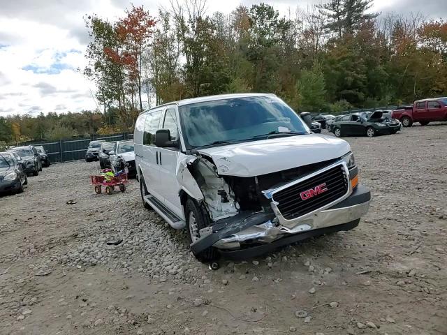 2017 GMC Savana - Image 11