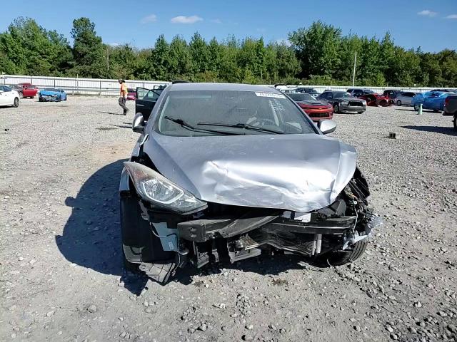 5NPDH4AE8GH715696 2016 Hyundai Elantra Se