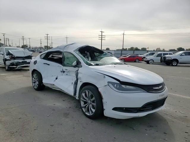 2015 Chrysler 200 - Image 11