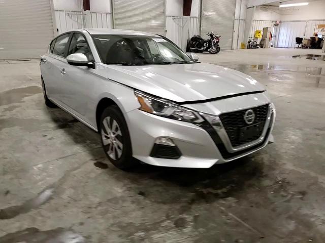 2019 Nissan Altima - Image 11