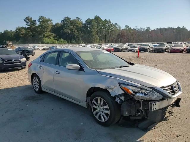 2017 Nissan Altima - Image 10