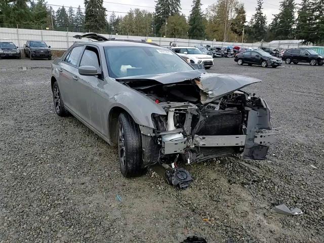 2019 Chrysler 300 - Image 10