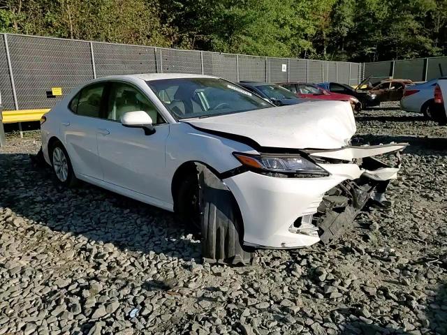 4T1B11HK6JU670806 2018 Toyota Camry L