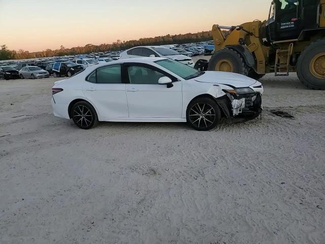 2021 Toyota Camry - Image 14