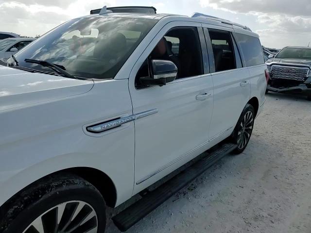 2021 Lincoln Navigator - Image 14