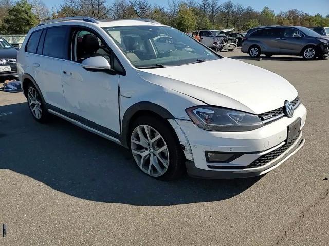 3VWH17AU5JM755196 2018 Volkswagen Golf Alltrack S