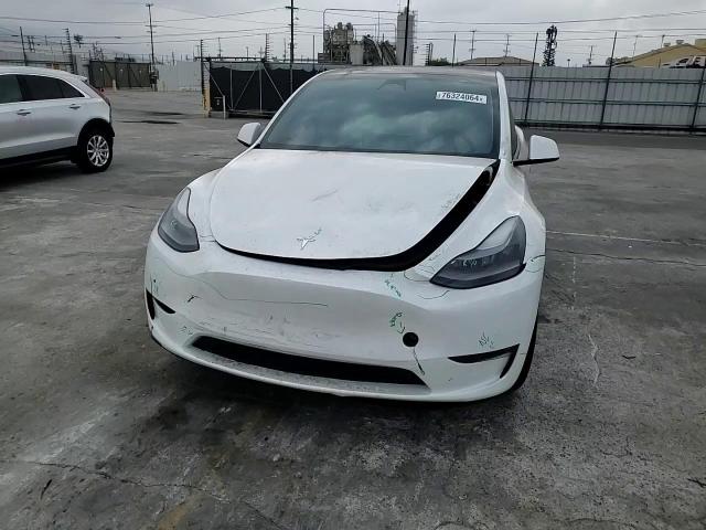 2022 Tesla Model Y VIN: 7SAYGDEE1NF536784 Lot: 76324064