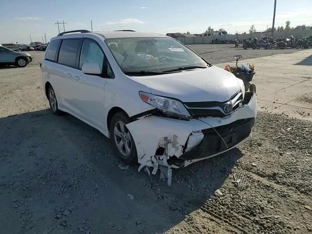 2020 Toyota Sienna - Image 12