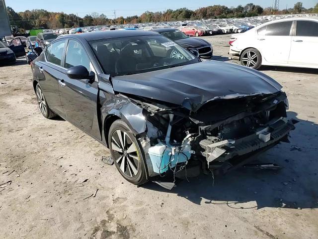 2021 Nissan Altima - Image 11