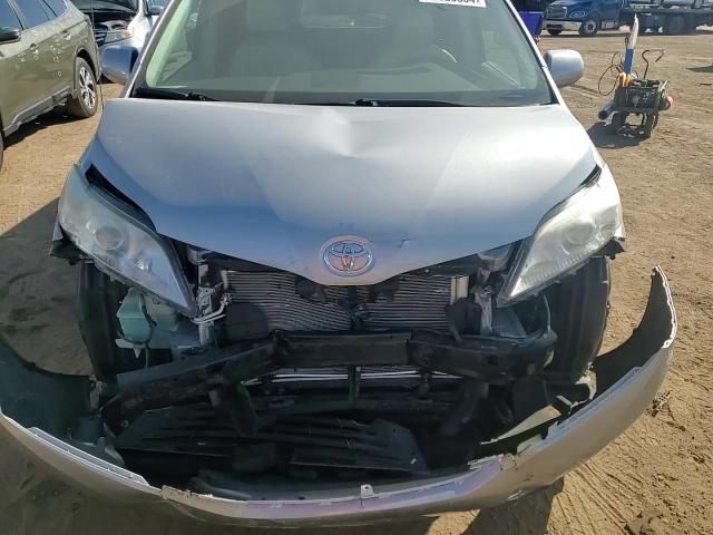 2013 Toyota Sienna - Image 11