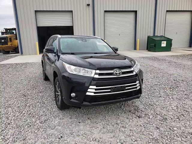 2019 Toyota Highlander - Image 12