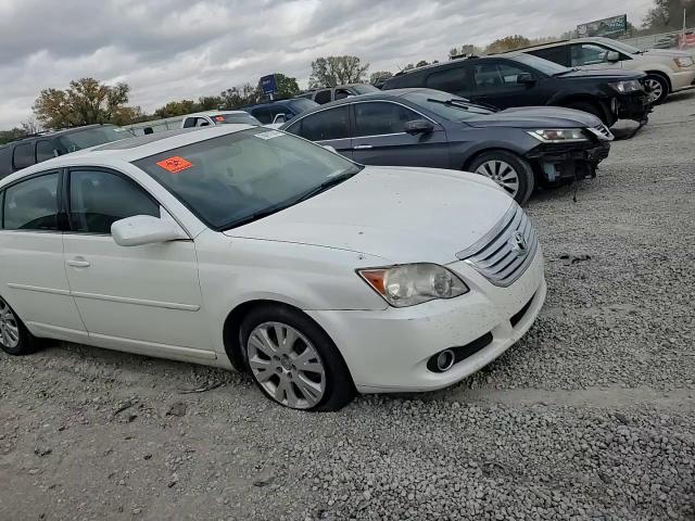 2010 Toyota Avalon - Image 10